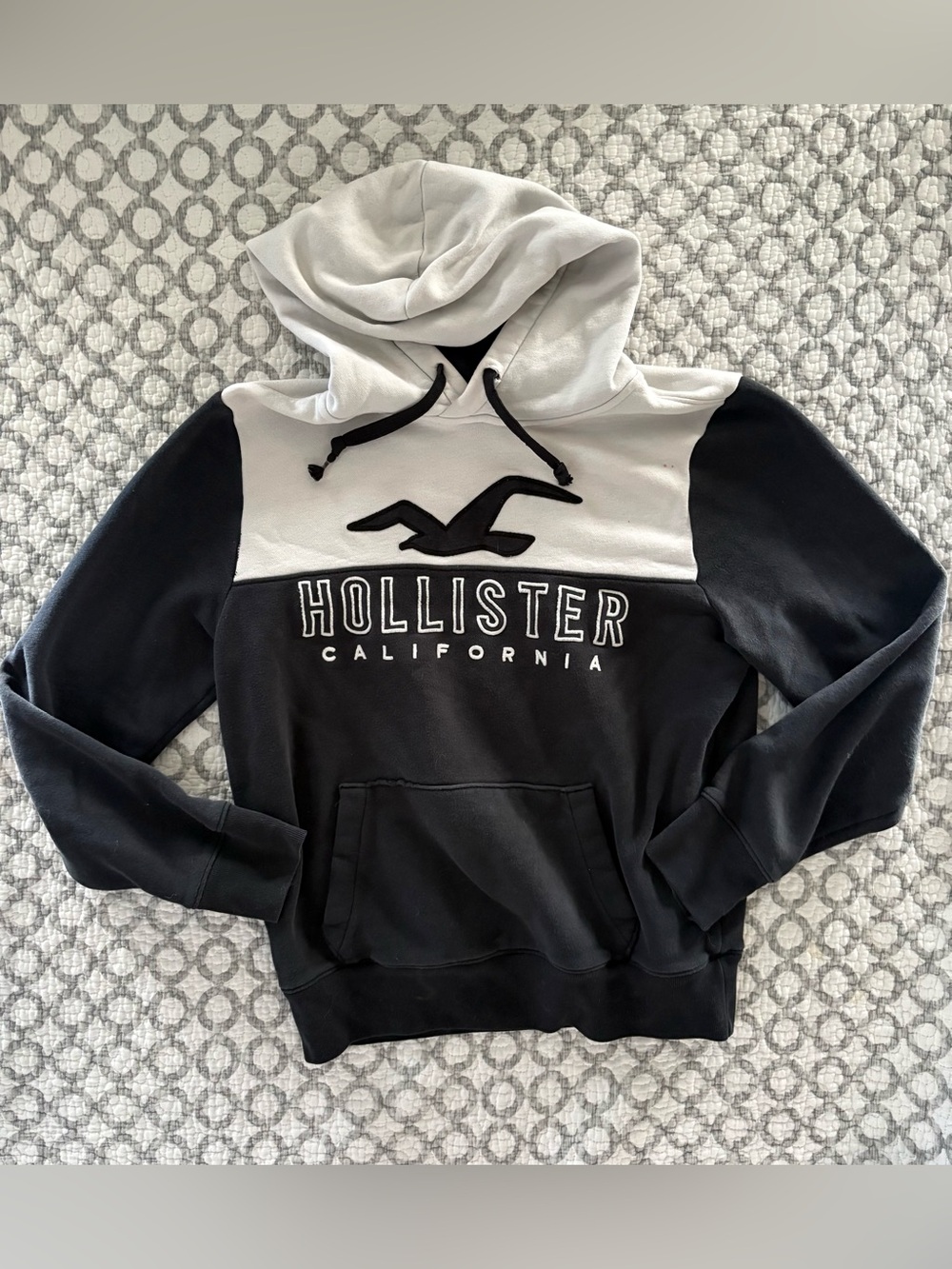 Hollister Men's Navy & White Logo Hoodie